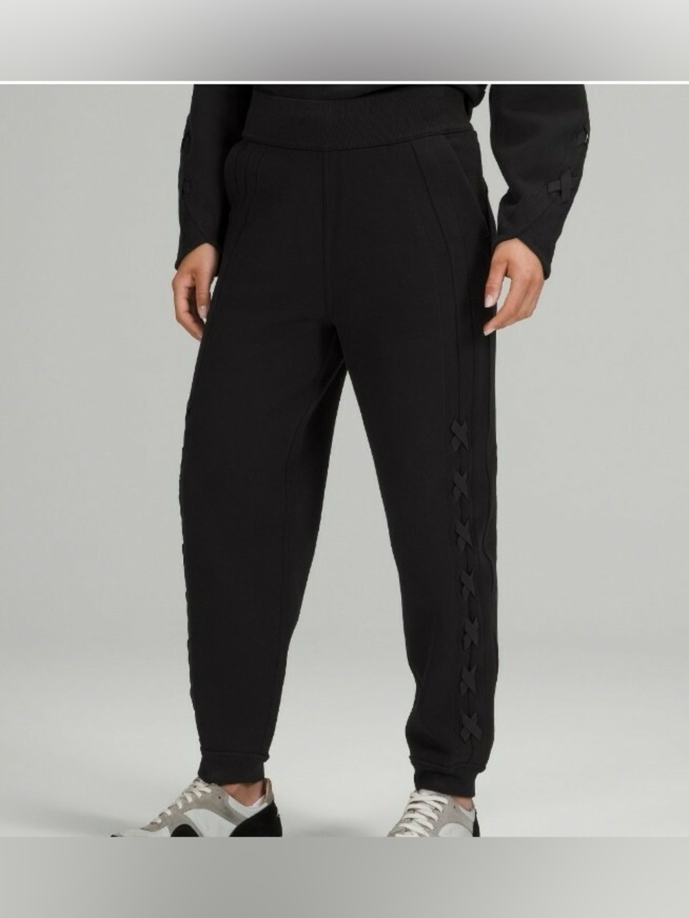 Lululemon black braided joggers size 4